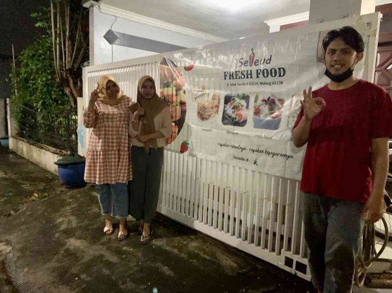Pengembangan Wawasan Manajerial pada UMKM Seleud Makanan oleh Mahasiswa Magister UM